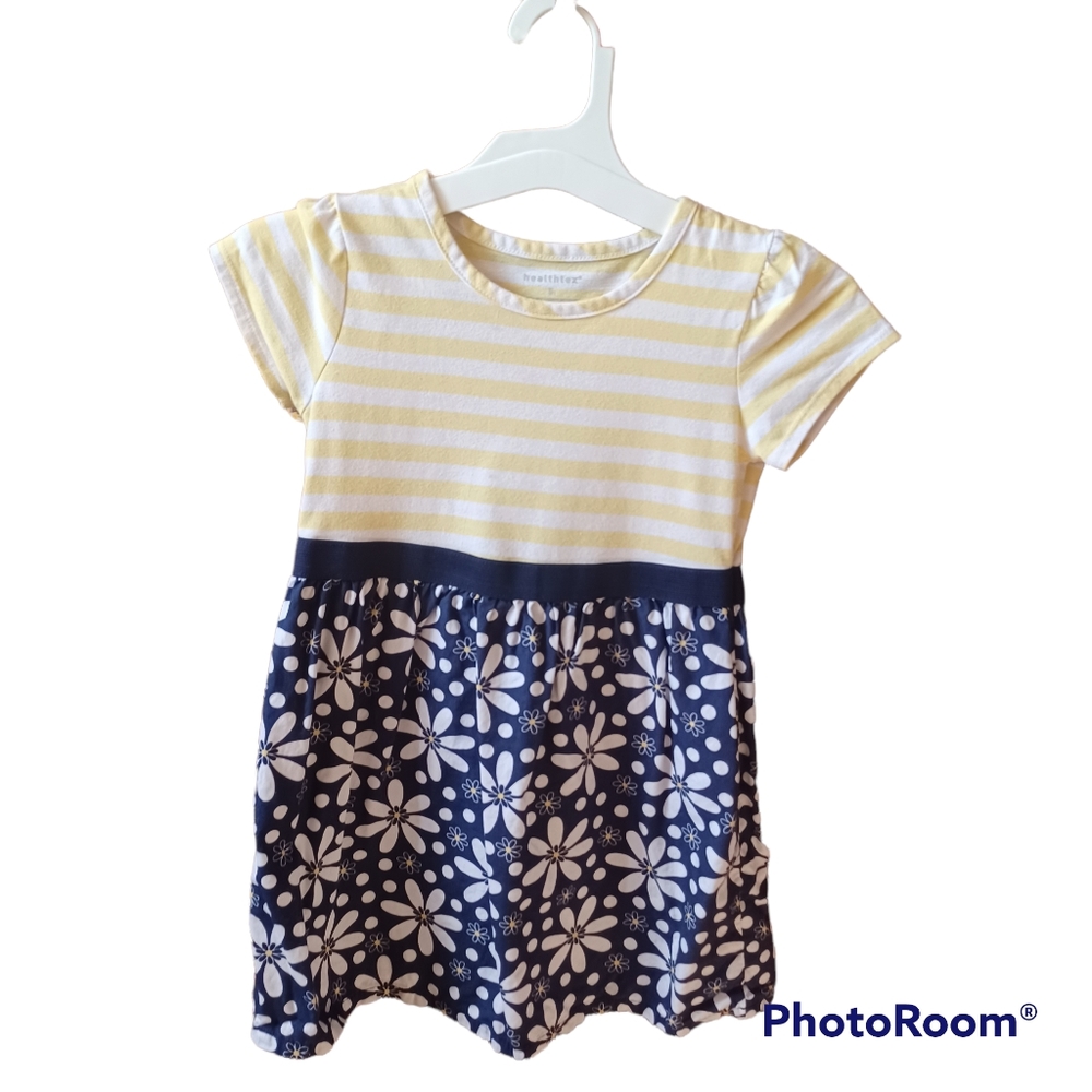 ❤3/$13 Dress 5T  flowers